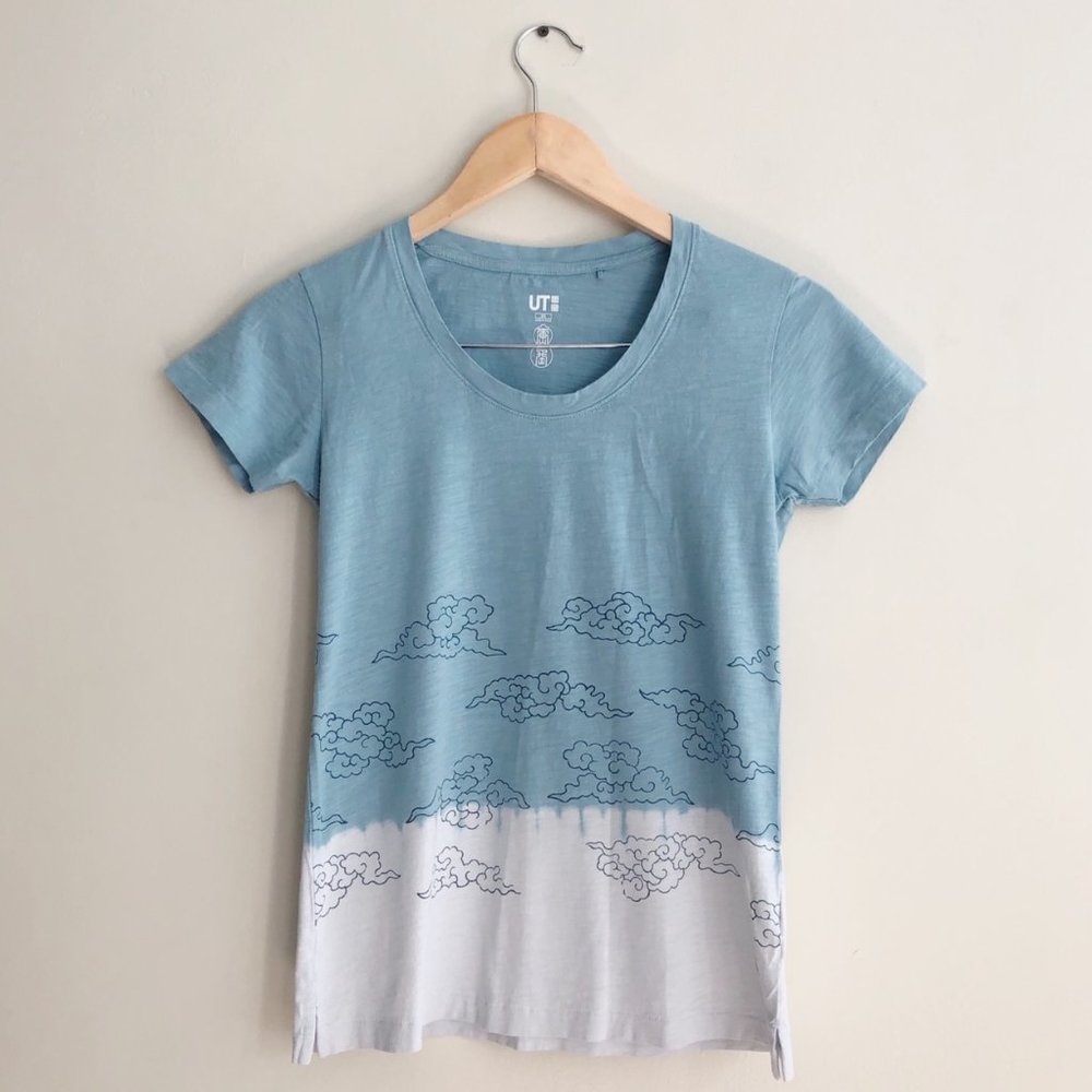 Uniqlo sky blue tee